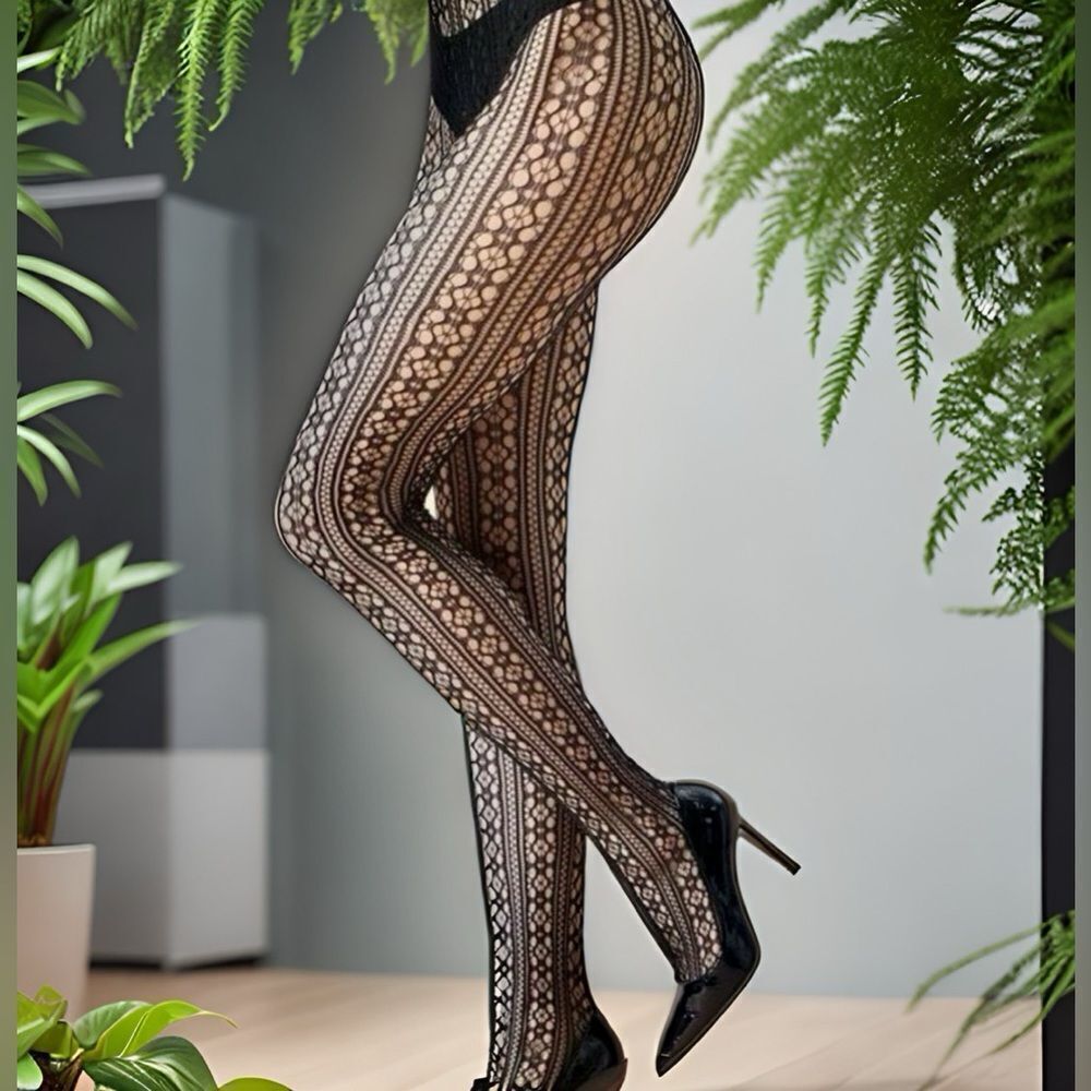 Fishnet Pantyhose/Tights​​​ - Picture 5 of 7